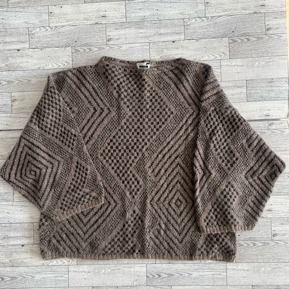 Bullocks Sweater‎ Geometric Design Cropped Taupe & Black Small/Medium